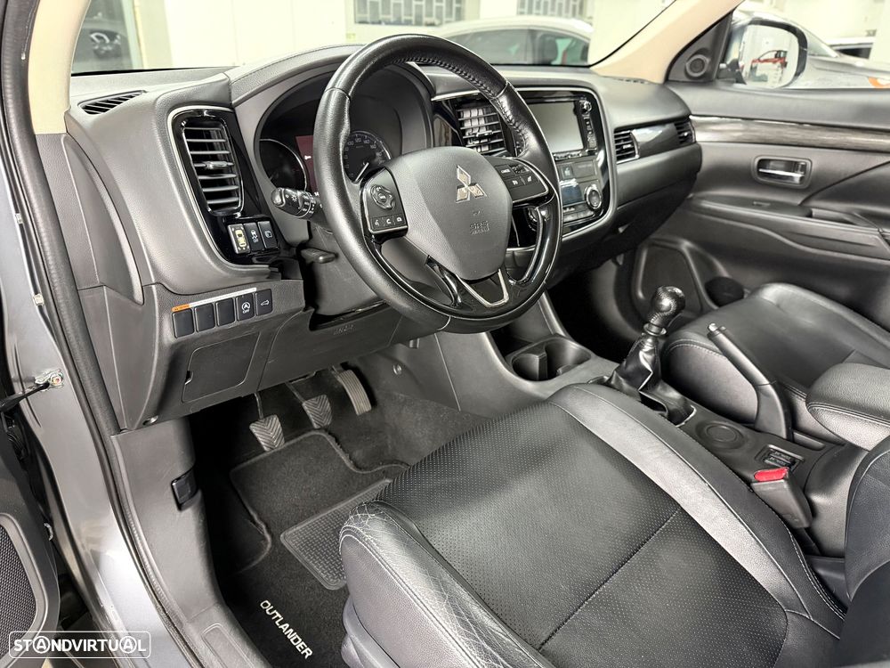 Mitsubishi Outlander 2.2 DI-D Instyle Navi - 16