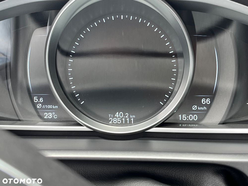 Volvo V40 - 25