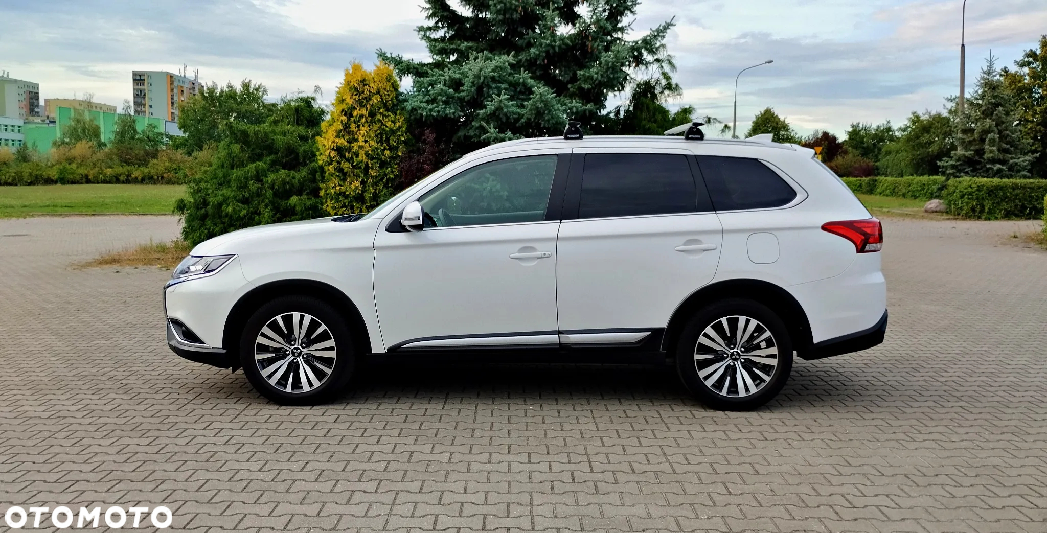 Mitsubishi Outlander 2.0 Intense + Navi 4WD CVT - 7