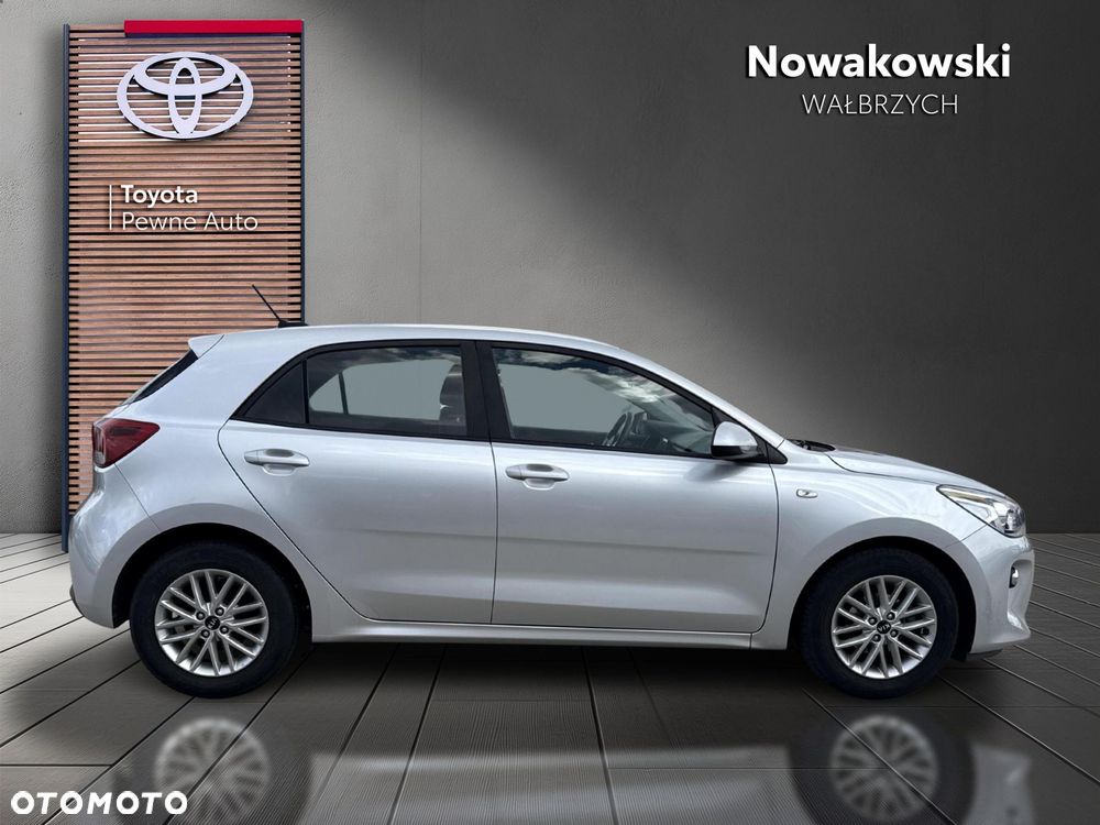 Kia Rio 1.4 L - 5