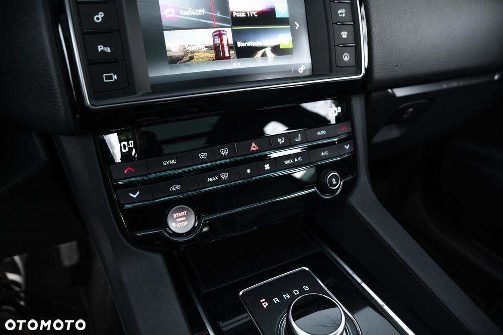 Jaguar F-Pace 25d AWD Prestige - 28