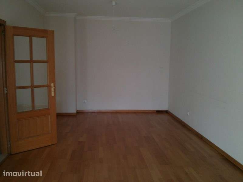 Ap. T1 com Garagem fechada - Aradas - Grande imagem: 3/8