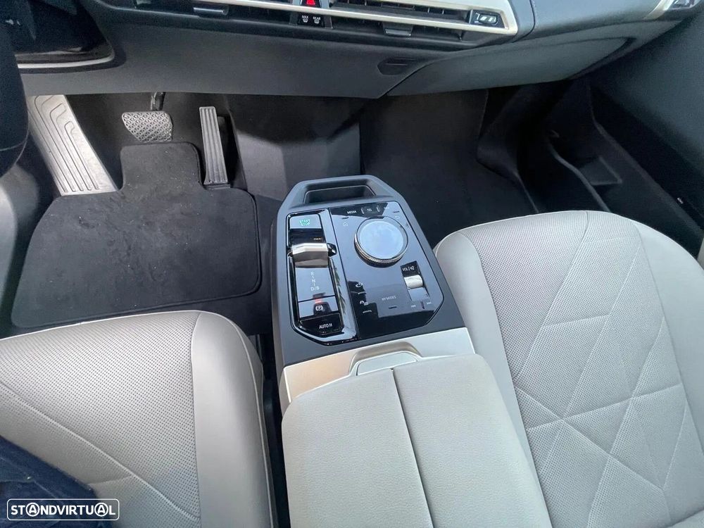 BMW iX xDrive 40 - 26