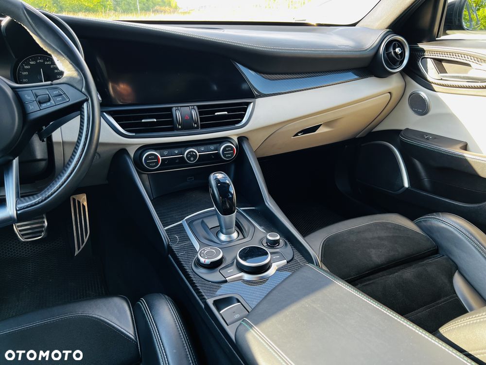 Alfa Romeo Giulia 2.9 Bi Turbo V6 Quadrifoglio - 11
