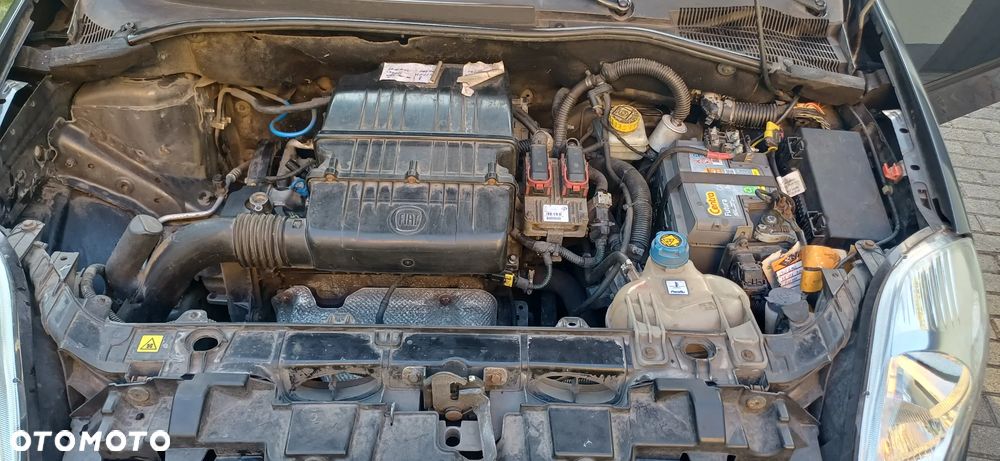 Fiat Grande Punto Actual 1.4 8V Estiva Blue&Me - 25