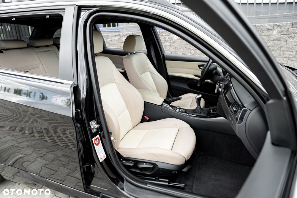 BMW Seria 3 325i xDrive Edition Exclusive - 23