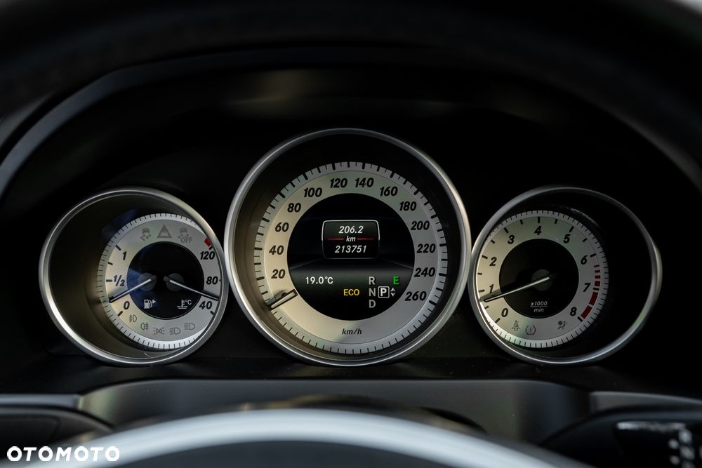 Mercedes-Benz Klasa E 250 7G-TRONIC - 27