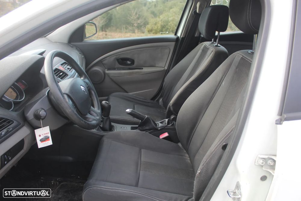 Renault Mégane 1.5 dCi Emotion - 6