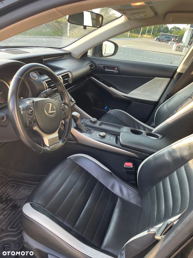 Lexus IS 200t Elegance - 6