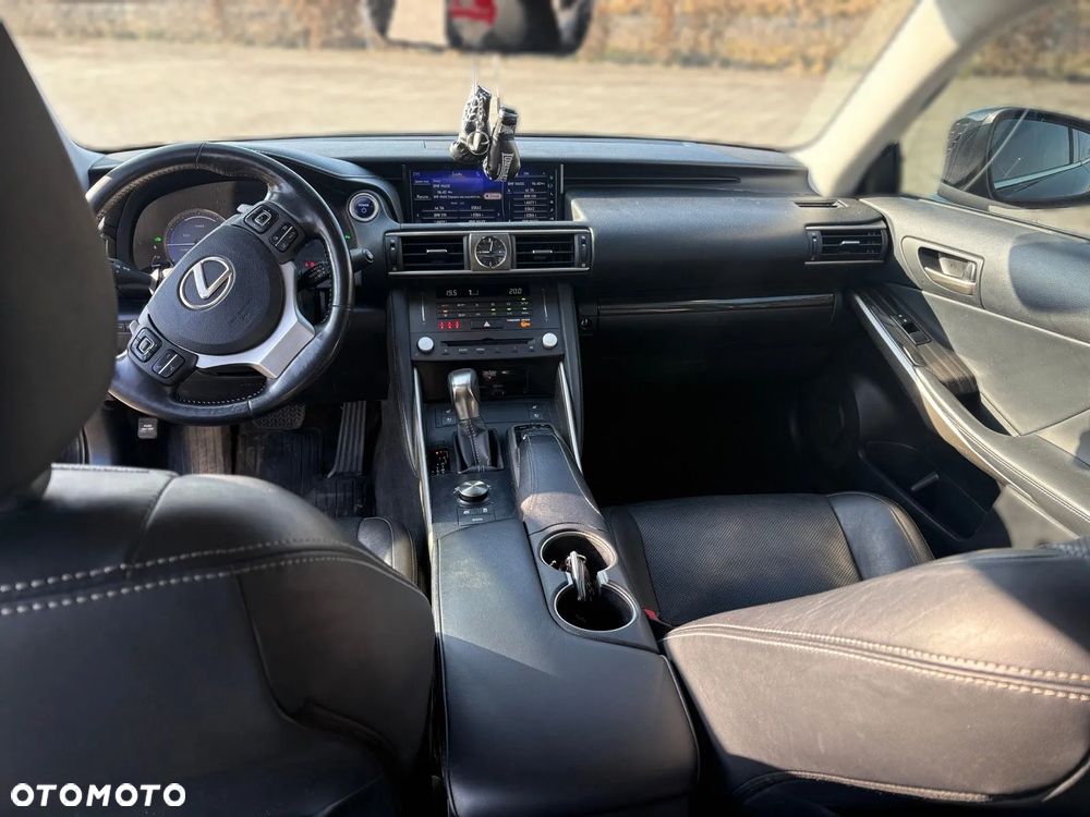 Lexus IS - 7