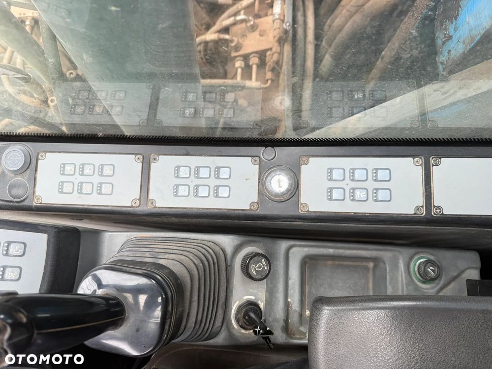 Liebherr R926 COMPACT - 13