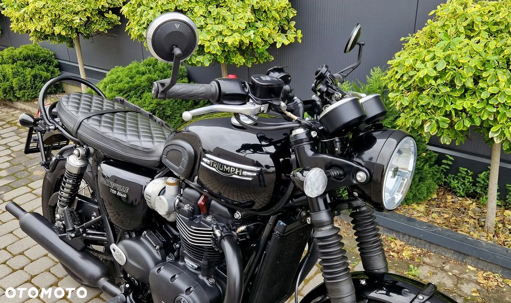 Triumph Bonneville - 13
