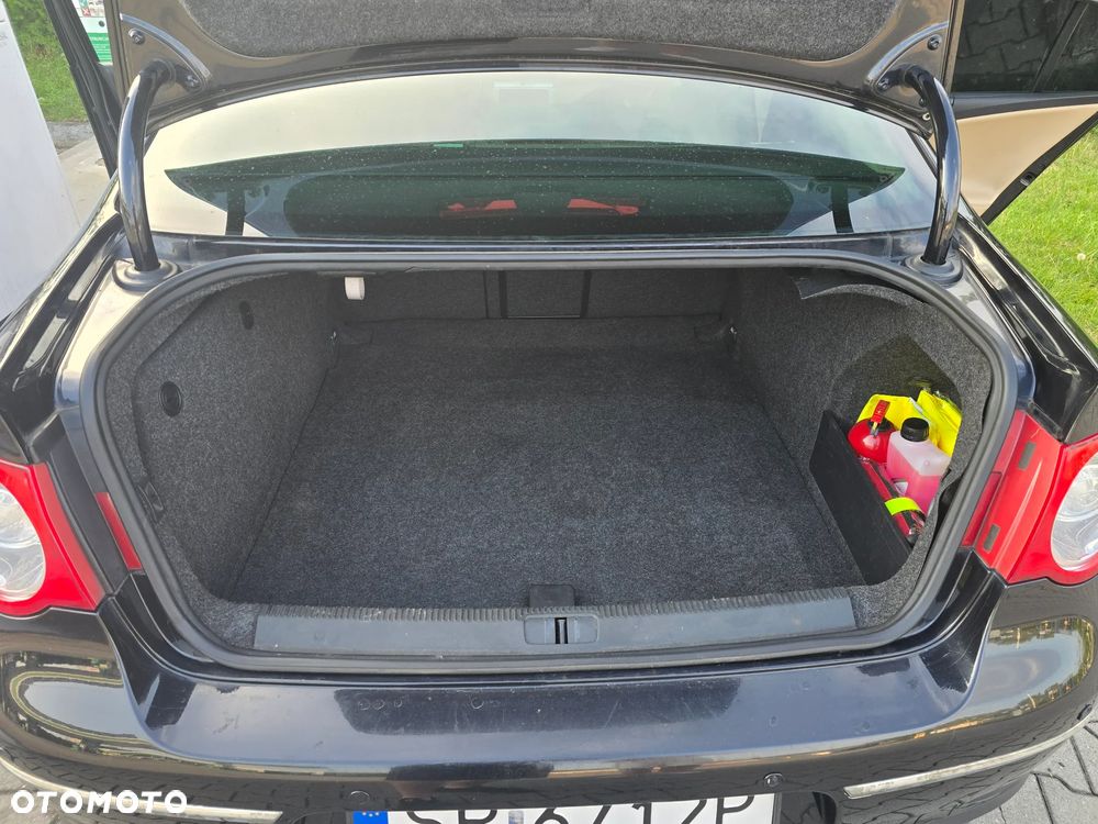Volkswagen Passat 3.2 V6 FSI 4Mot Highline DSG - 11