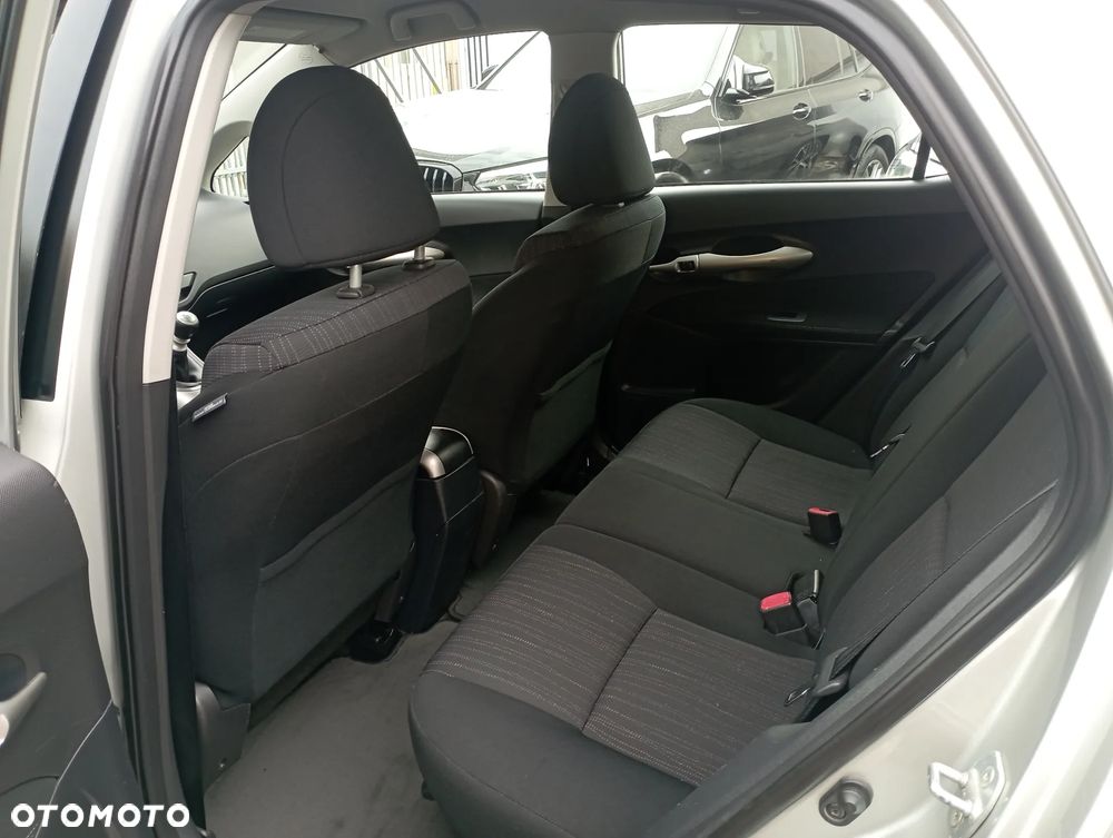 Toyota Auris 1.4 D-4D Luna - 11