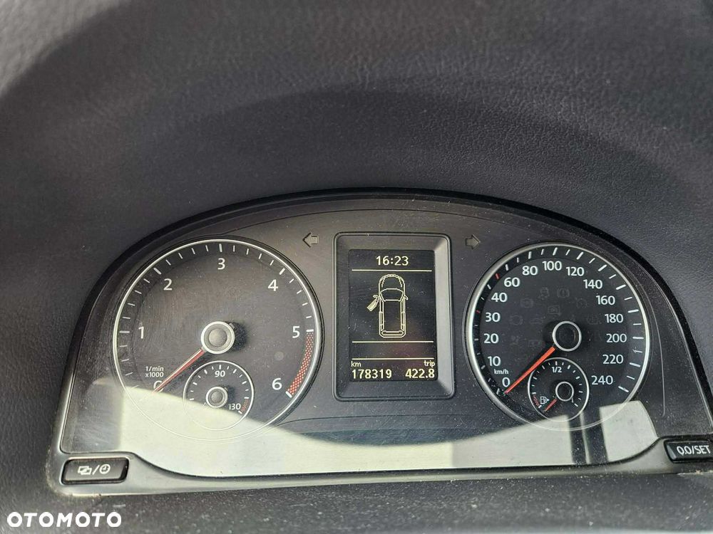 Volkswagen Touran - 4