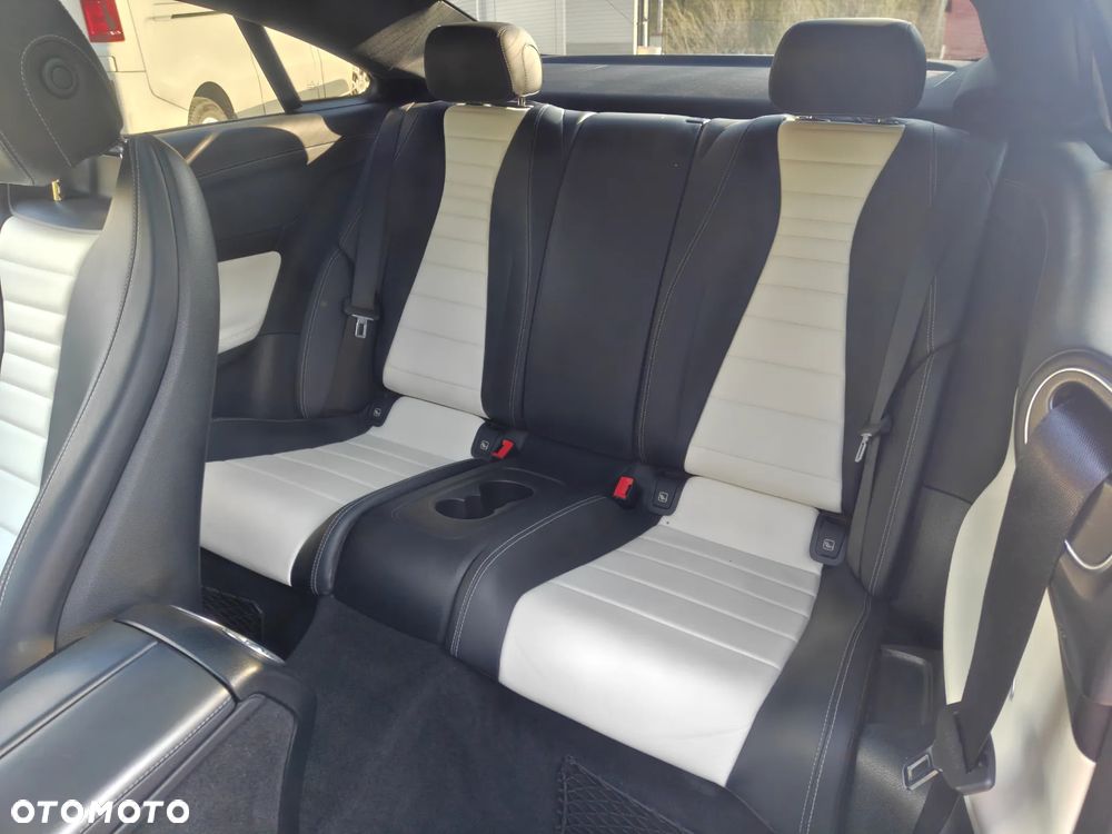 Mercedes-Benz Klasa E 400 4Matic 9G-TRONIC AMG Line - 26