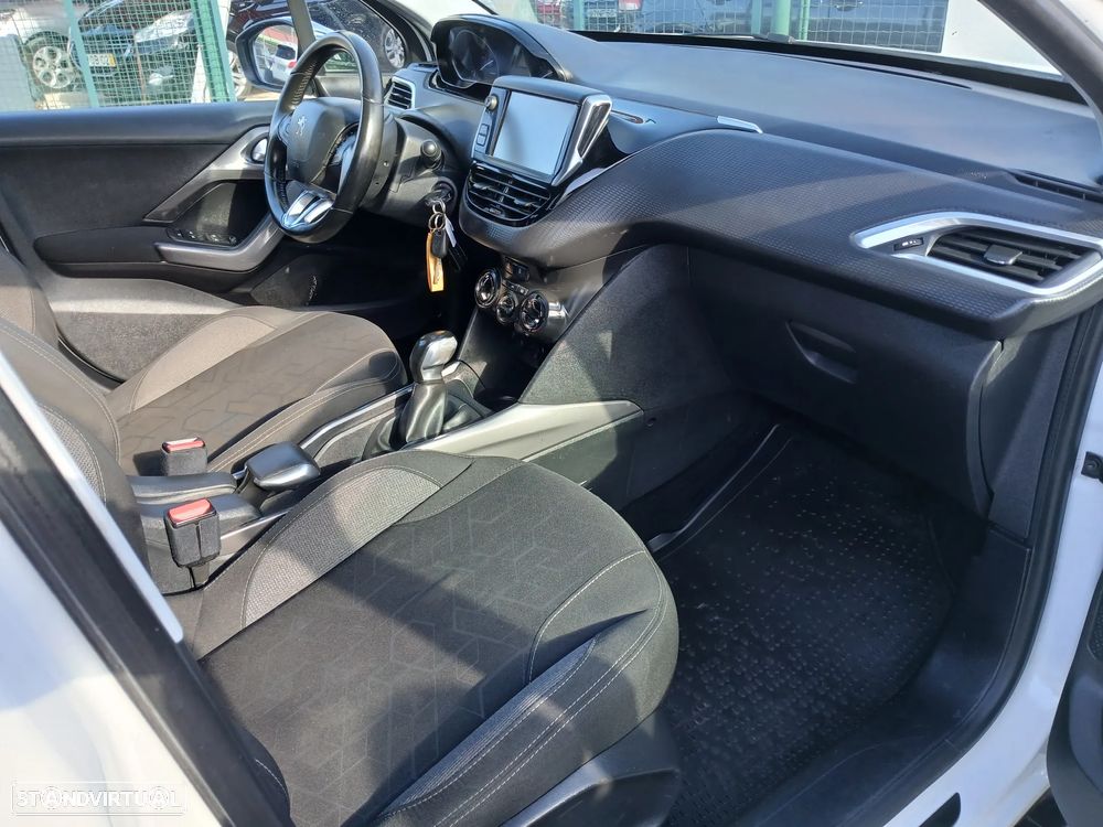 Peugeot 2008 1.2 PureTech Style - 23