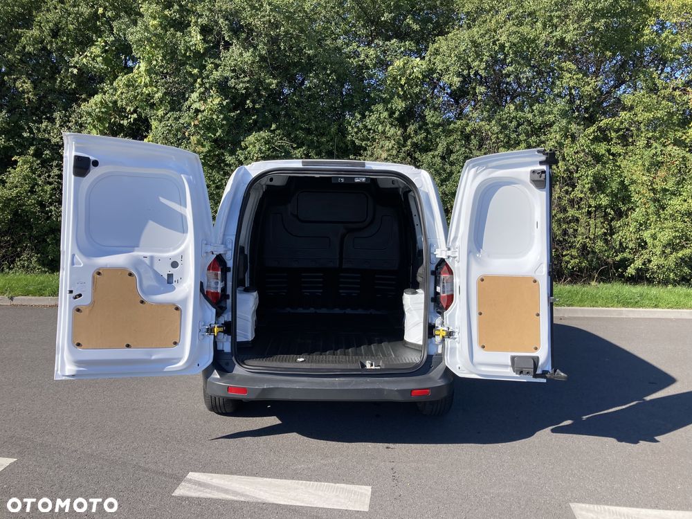 Ford Transit Courier - 19