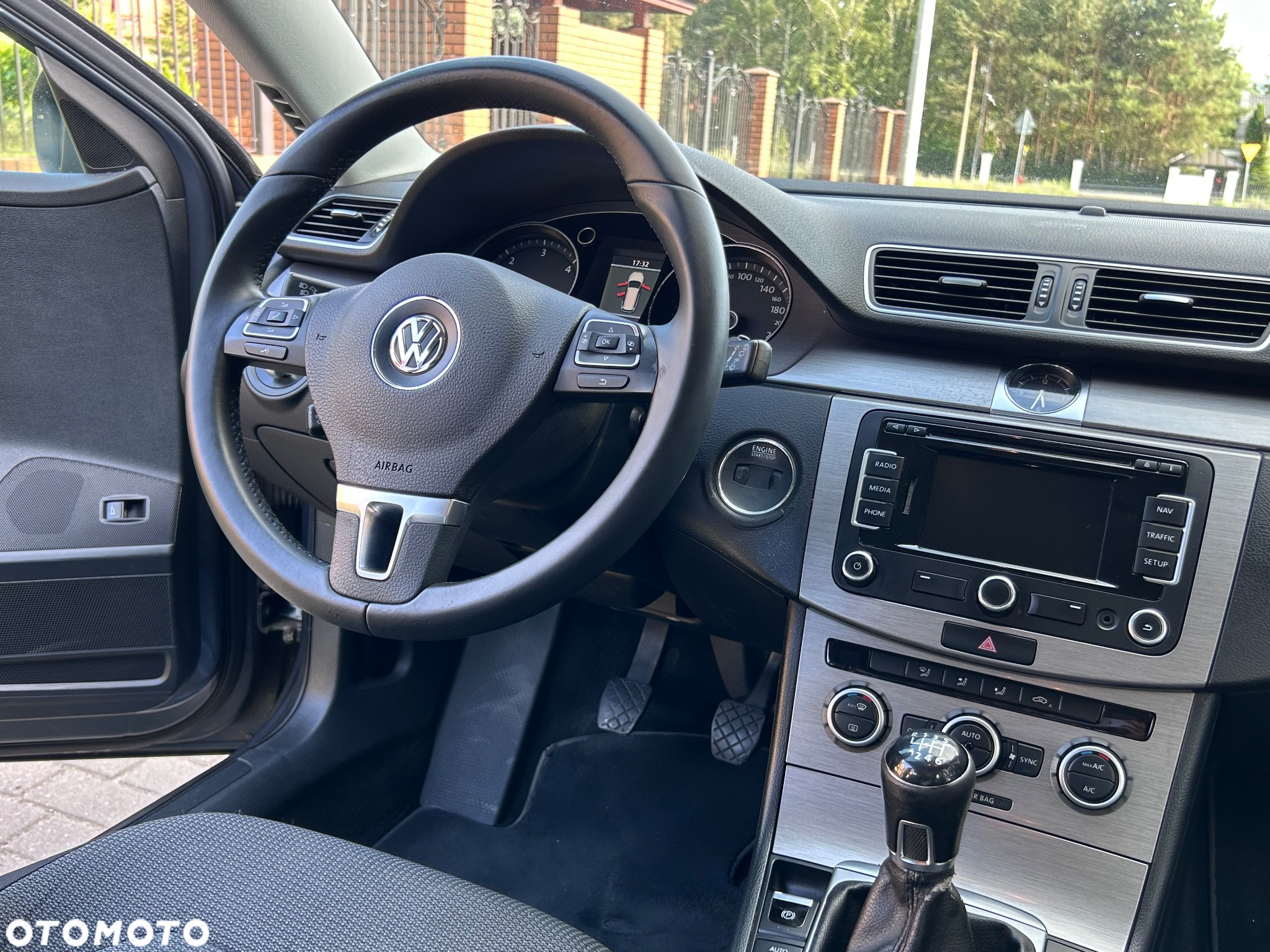 Volkswagen Passat Variant 2.0 TDI BlueMotion Technology Business Edition - 17