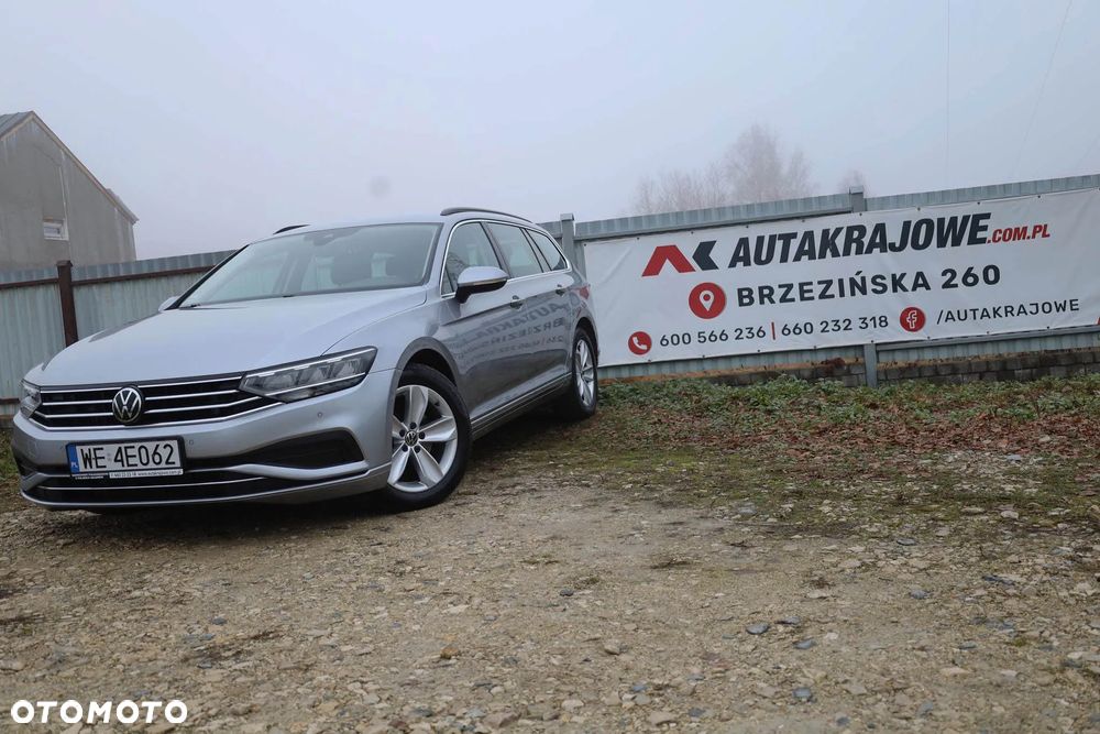 Volkswagen Passat - 1