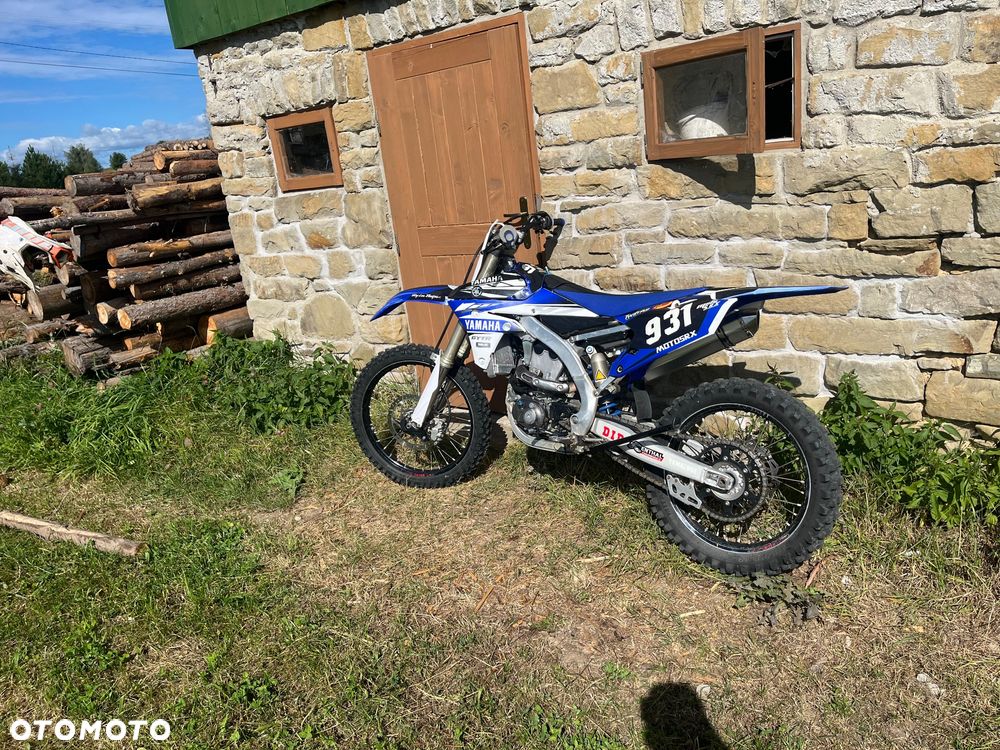 Yamaha YZF - 4