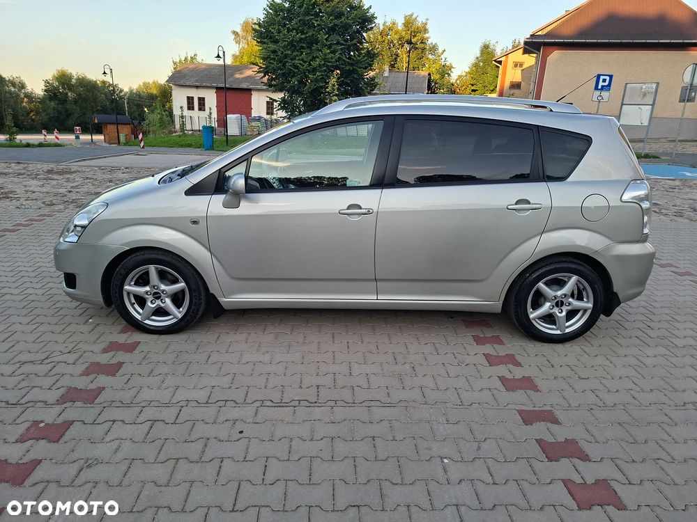 Toyota Corolla Verso 2.2 D-4D Gold - 4