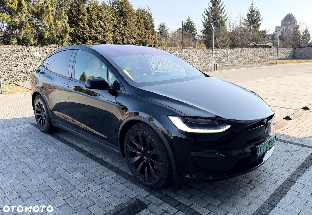 Tesla Model X - 24