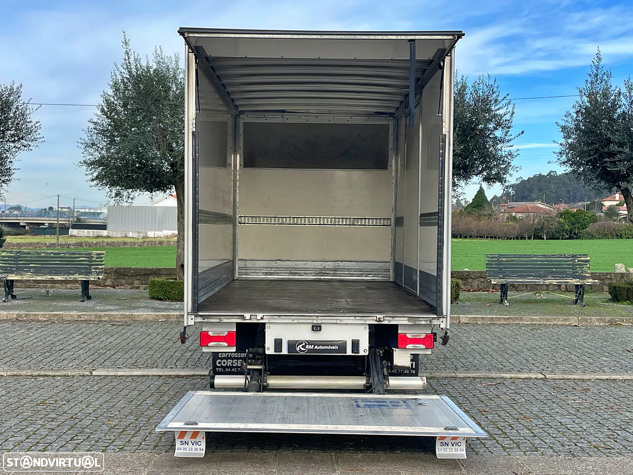 Iveco Daily 3.0D Contentor + Plataforma Elevatória - 18