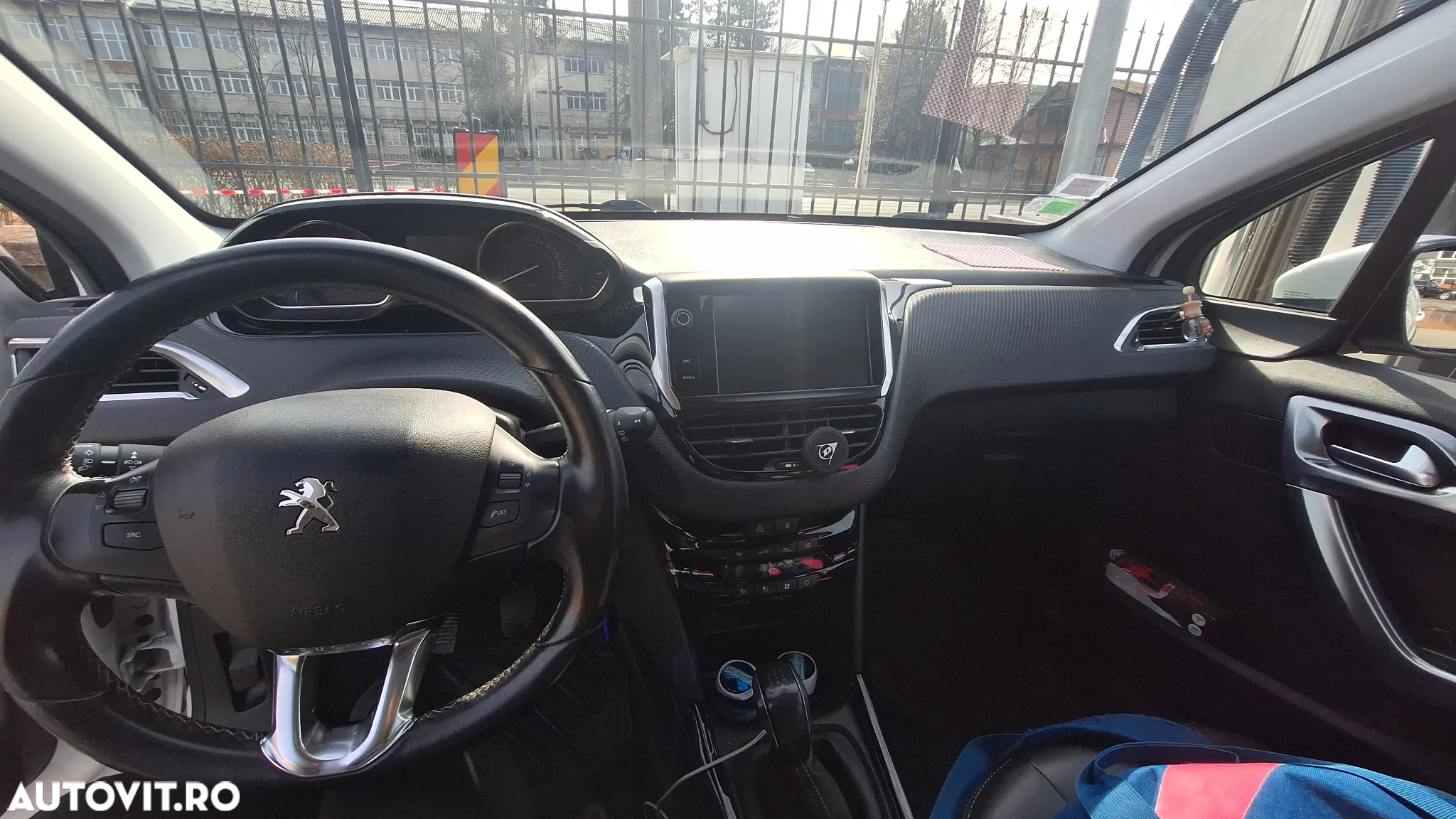 Peugeot 2008 1.2 L PureTech Turbo S&S Allure - 8