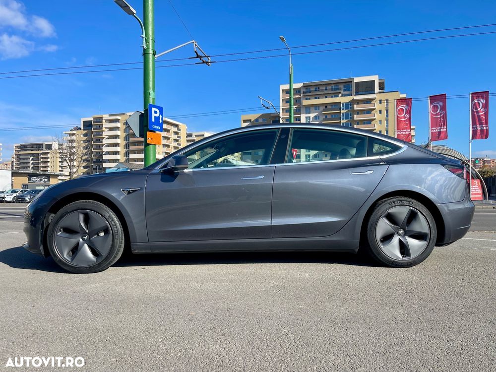 Tesla Model 3 - 11