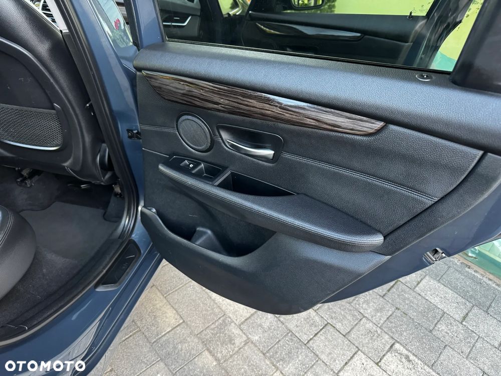 BMW Seria 2 218d Sport-Aut Luxury Line - 24