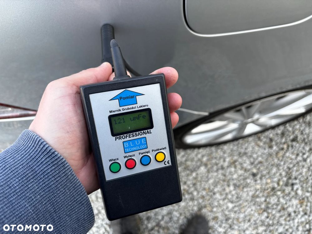 Volkswagen Golf 2.0 TDI DPF Highline - 17