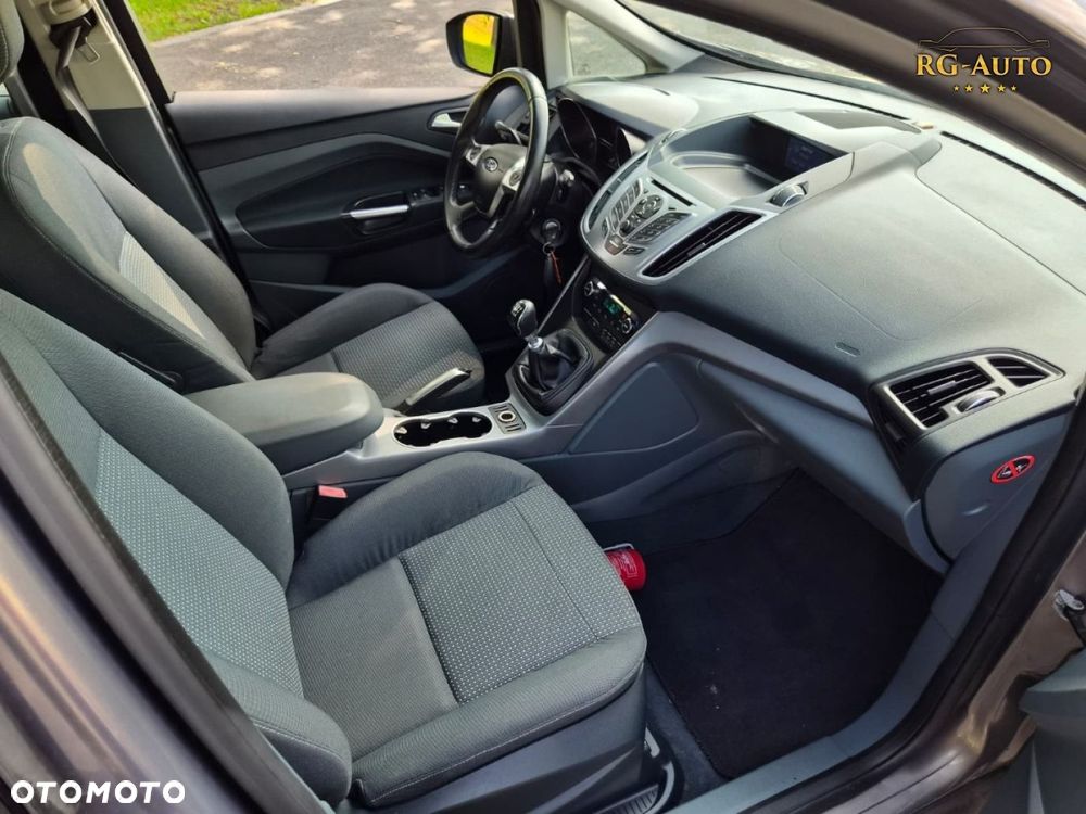 Ford Grand C-MAX - 35
