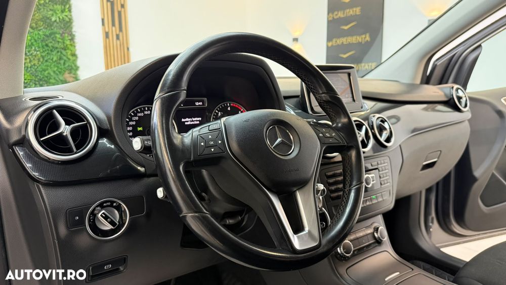 Mercedes-Benz B 180 - 25