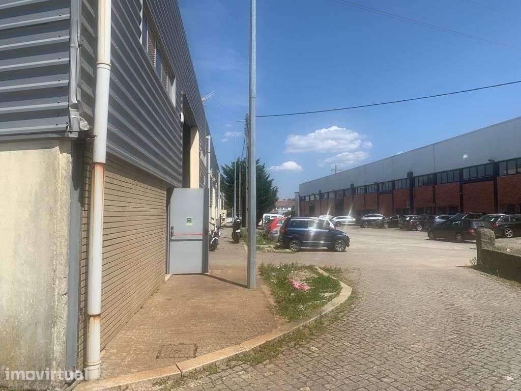 Armazém em Vilar - Bem localizado - ARRENDADO - Grande imagem: 3/19