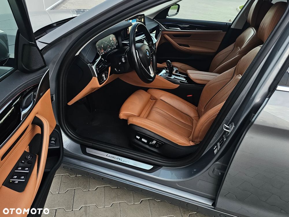 BMW Seria 5 520i GPF Luxury Line sport - 28