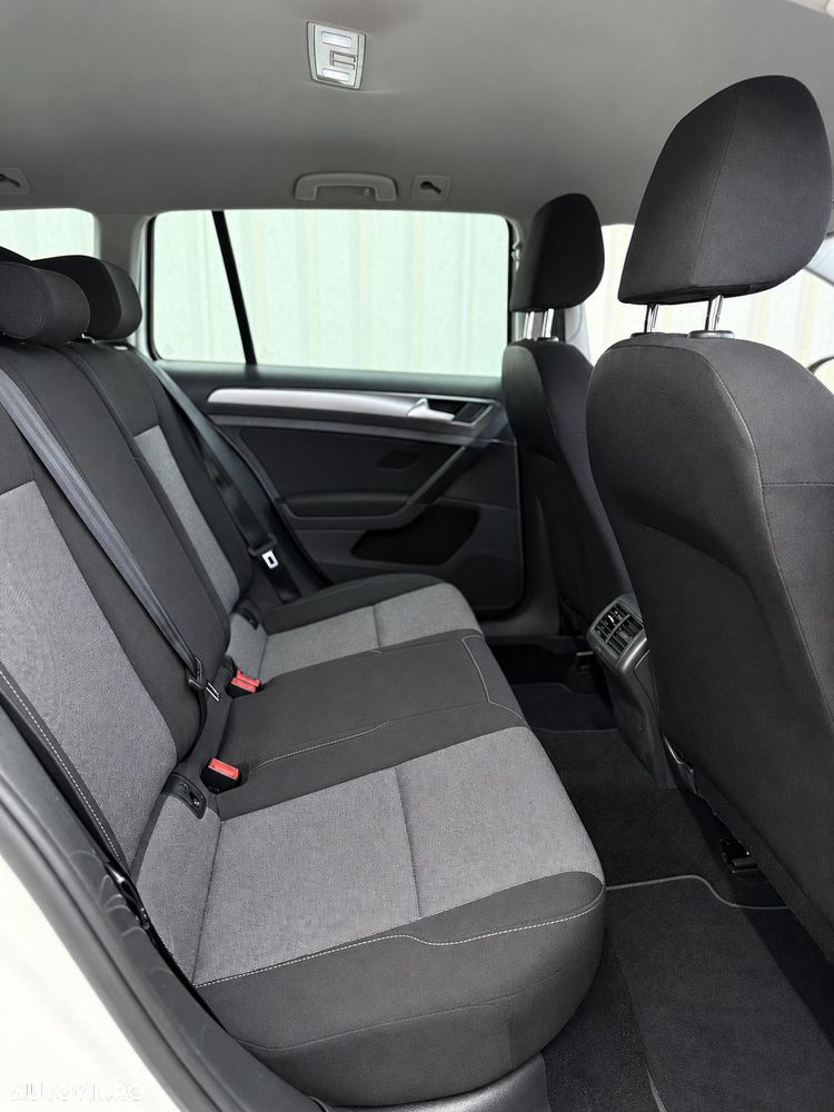 Volkswagen Golf - 11