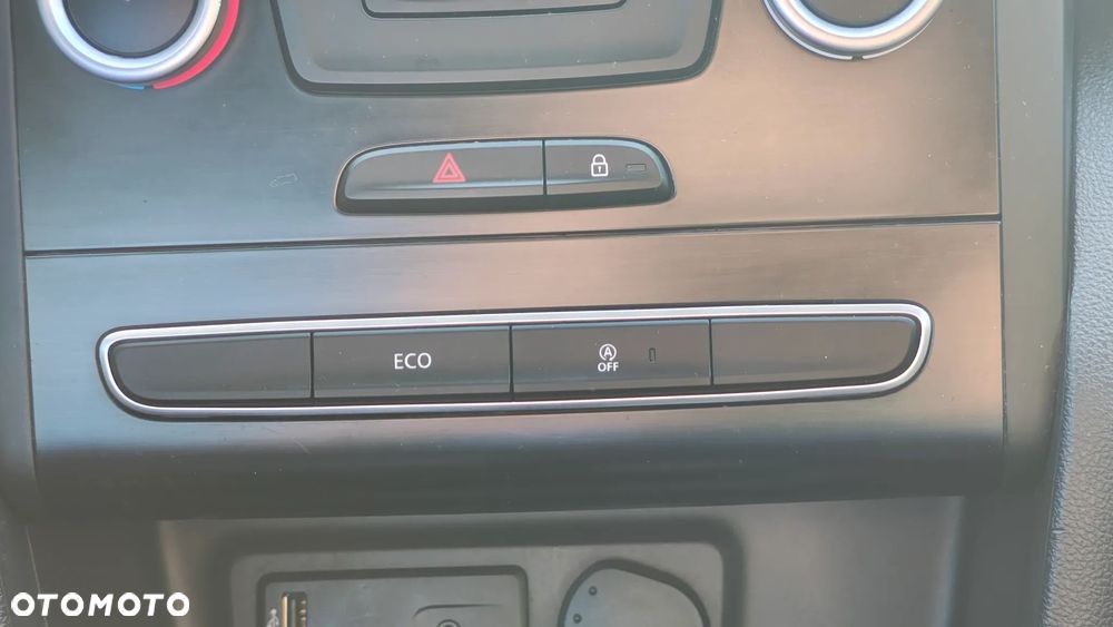 Renault Megane ENERGY TCe 100 LIMITED - 32