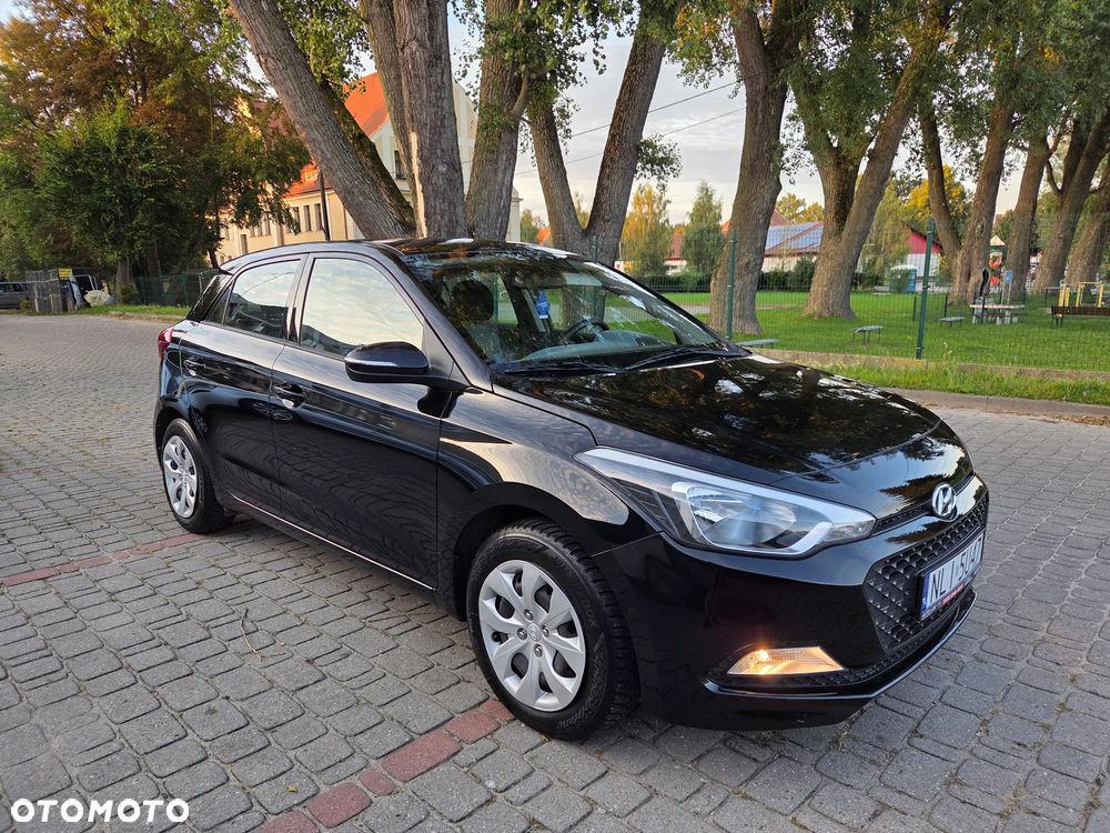 Hyundai i20 blue 1.2 - 8