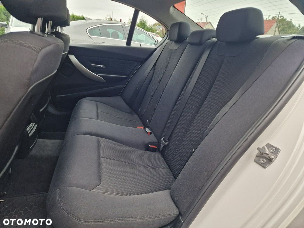 BMW Seria 3 320d xDrive - 19