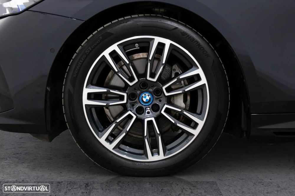 BMW i5 - 13