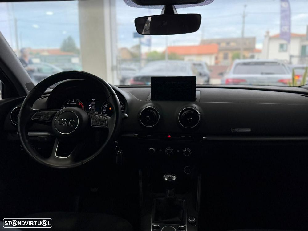 Audi A3 Limousine 30 TDI Design - 7