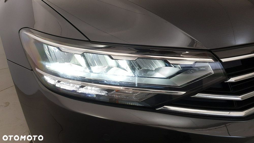 Volkswagen Passat - 11