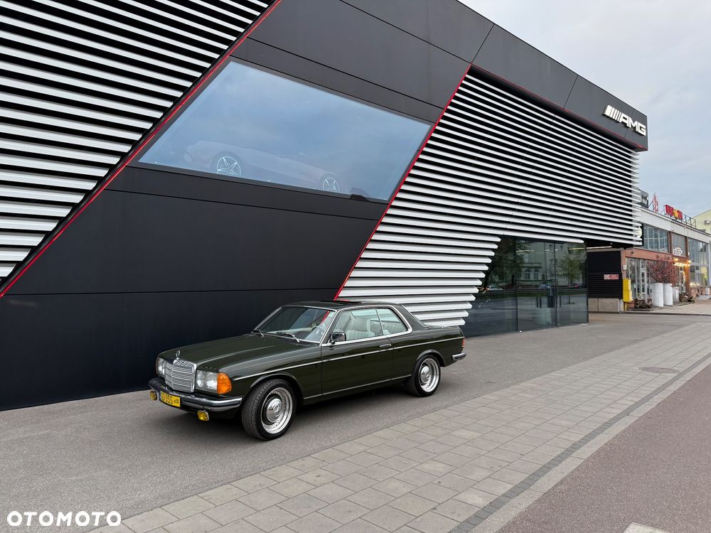 Mercedes-Benz 280 - 12