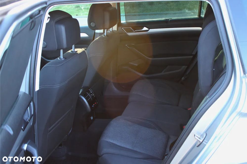 Volkswagen Passat 2.0 TDI (BlueMotion Technology) DSG Comfortline - 16