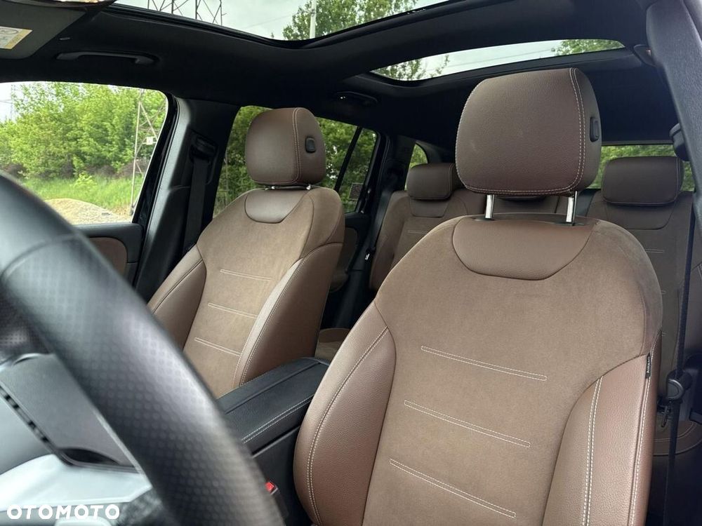 Mercedes-Benz GLB - 12