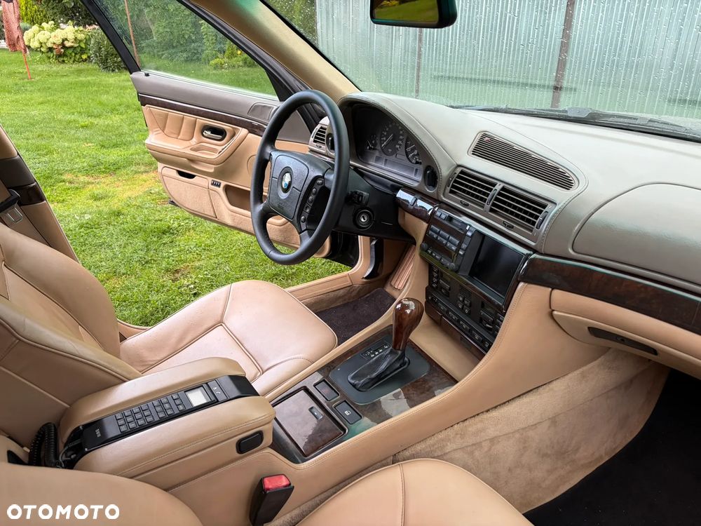 BMW Seria 7 750iL - 16