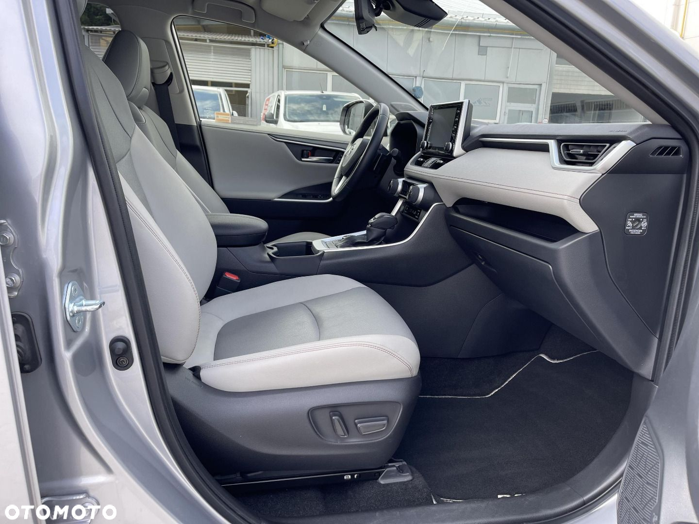 Toyota RAV4 - 8