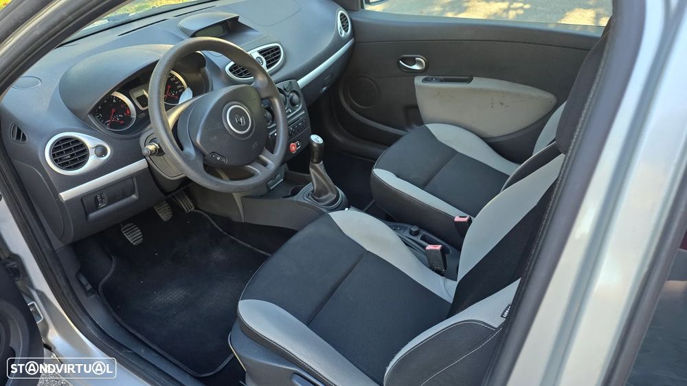 Renault Clio - 10