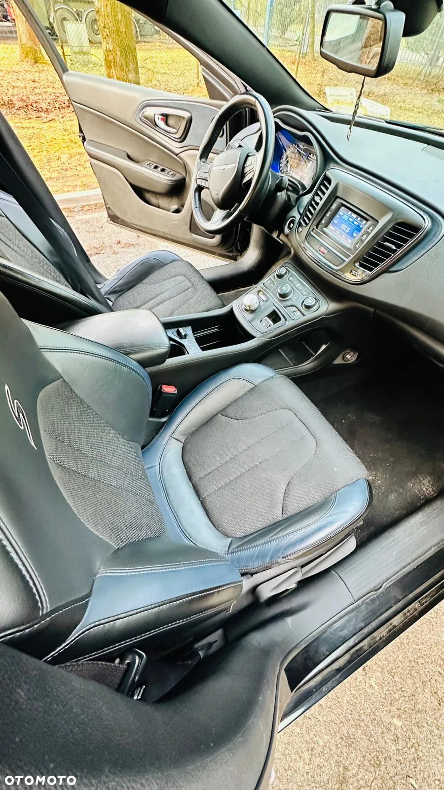 Chrysler 200 - 9